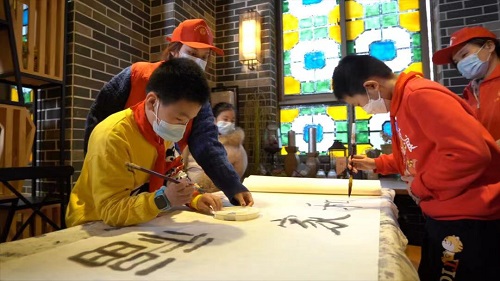 4社區(qū)家長學(xué)?；顒?jpg